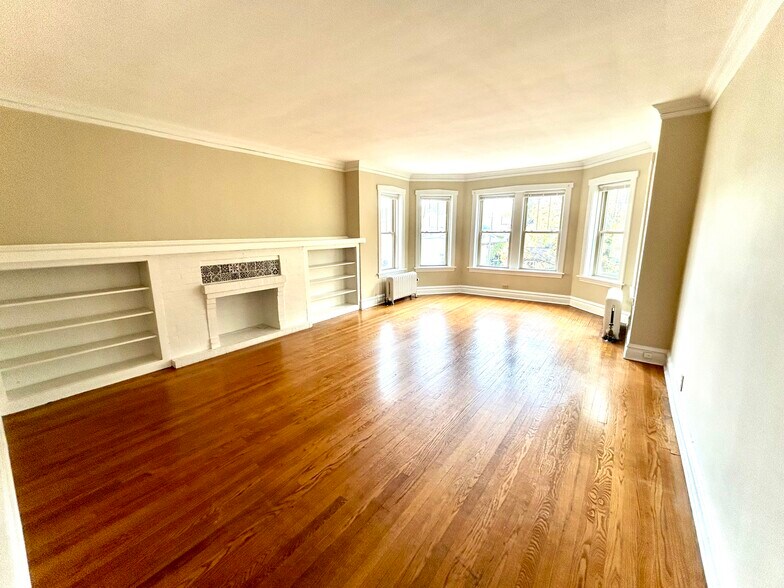 Family Room - 425 N Maple Ave