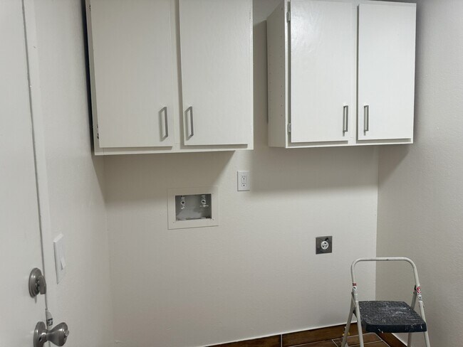 Building Photo - 2460 Brookside Way