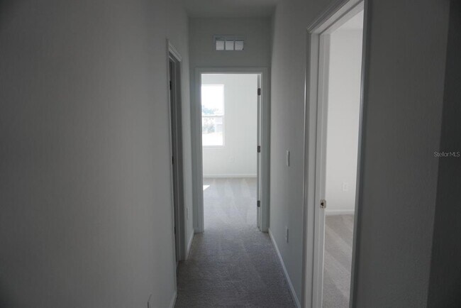 Building Photo - 2975 Maloof Dr