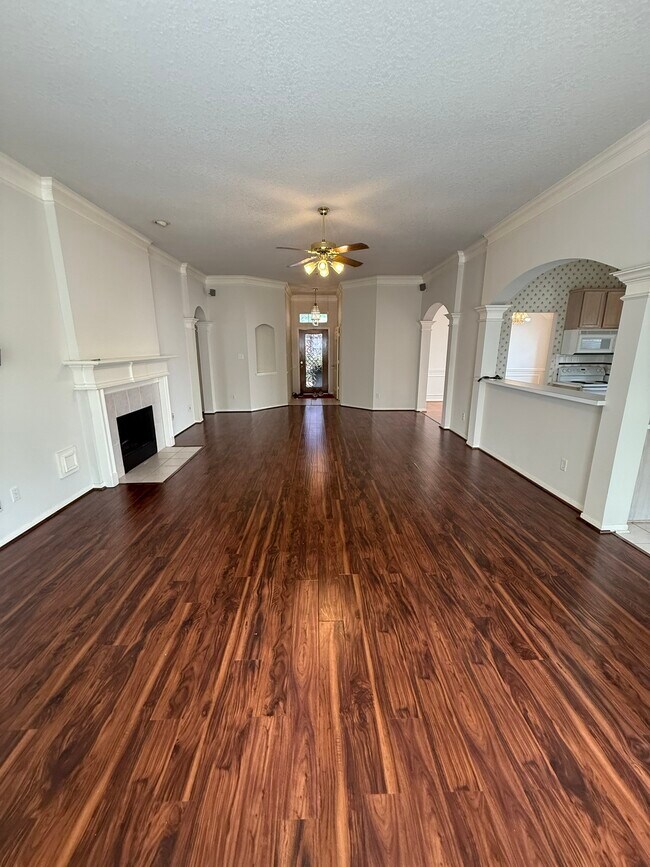 Building Photo - 2315 Glendavon Ln