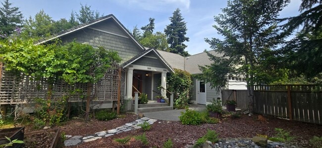 Primary Photo - 2239 W 16th St