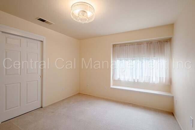Building Photo - 4 Bedroom/2.5 Bath Home with Paid Solar an...