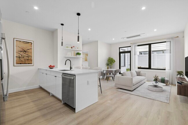 Building Photo - 4525 Bergenwood Ave