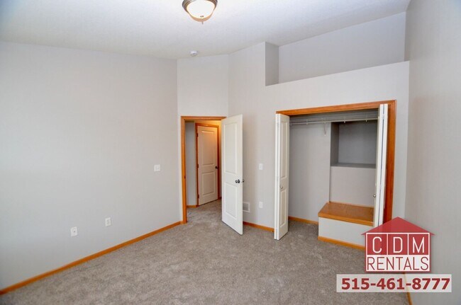 Building Photo - Wonderful Waukee Townhome