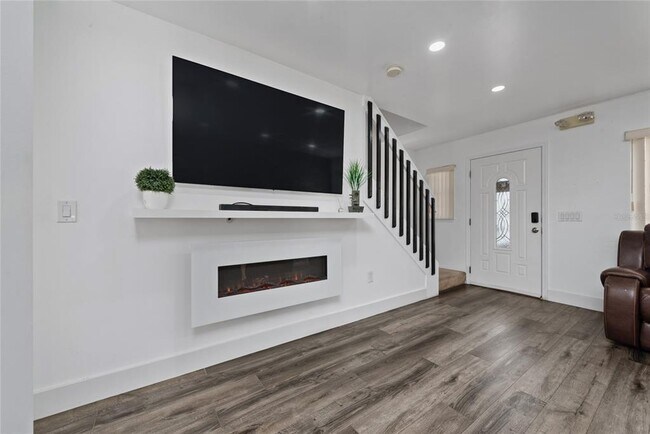 Building Photo - 1233 Sandbrook Dr
