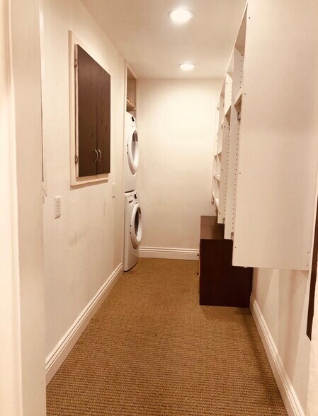 Building Photo - 754 Old Topanga Canyon Rd