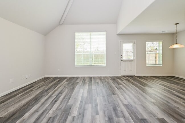 Building Photo - 10939 Myrtle Oak St