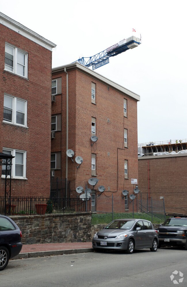 Building Photo - 1421-1429 Belmont St NW