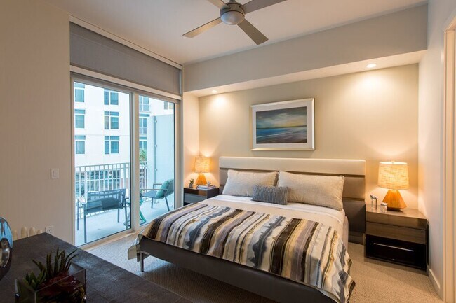 Building Photo - Live Luxury Near Hermann Park – 1 Month Free!