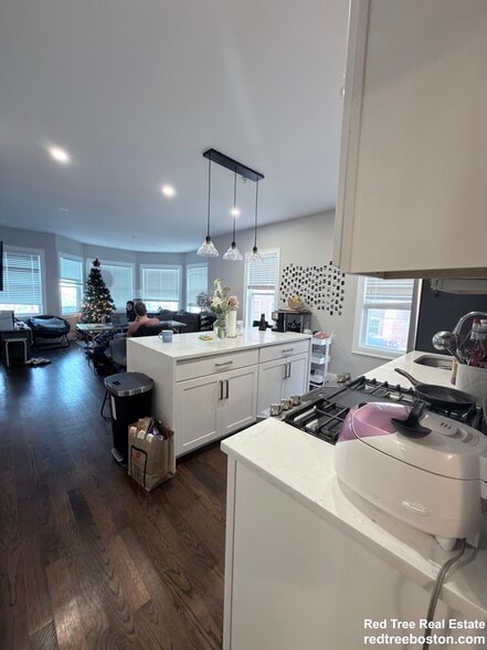 Building Photo - 156 Hillside St