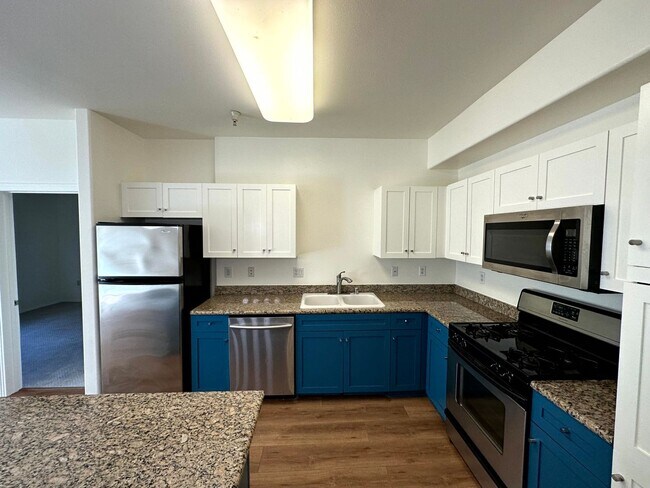 Building Photo - Gorgeous Spacious 2 Bedroom - 2 bath Condo with parking in Little Tokyo