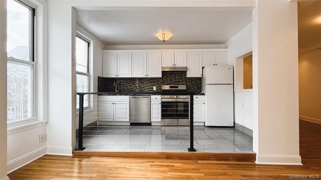 Building Photo - 50-21 Celtic Ave