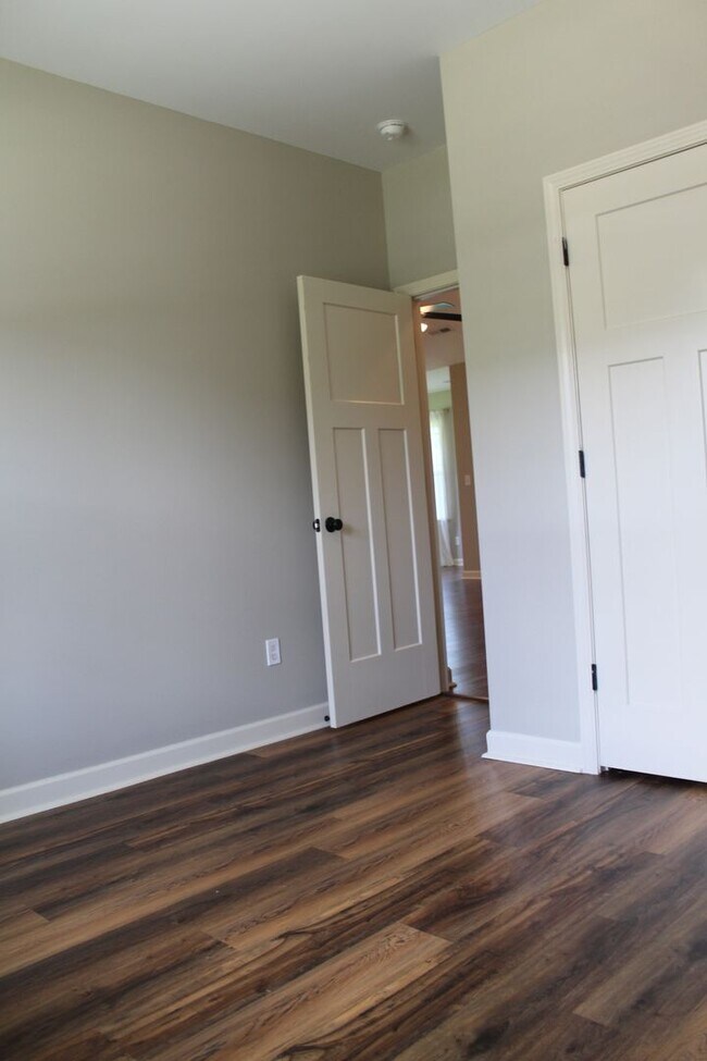 Building Photo - 3 Bed/2 Bath Home - Desirable Planter's Ridge Subdivision/CBA Schools