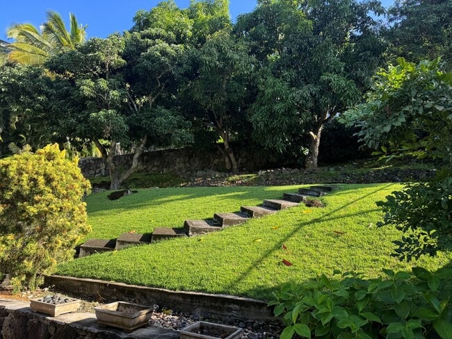 Building Photo - Aina Haina - Renovated 4 bedroom, 2 bath single family home