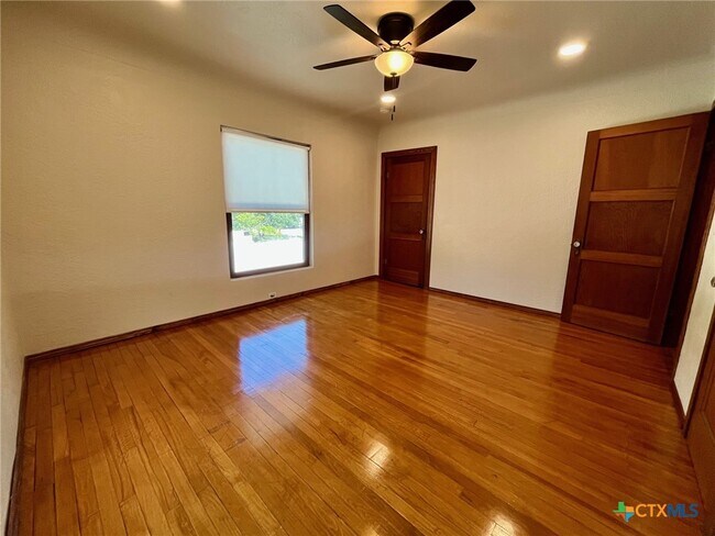 Building Photo - 755 N Austin St