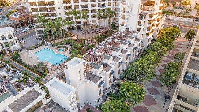 Building Photo - 700 W Harbor Dr