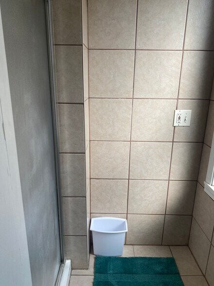 Bathroom - 2133 Murray Hill Rd