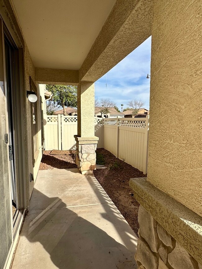 Building Photo - 971 S Deerfield Ln