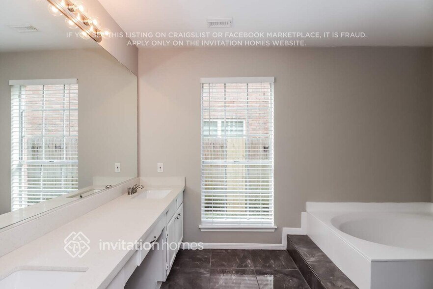 Building Photo - 9327 Bayou Bluff Dr