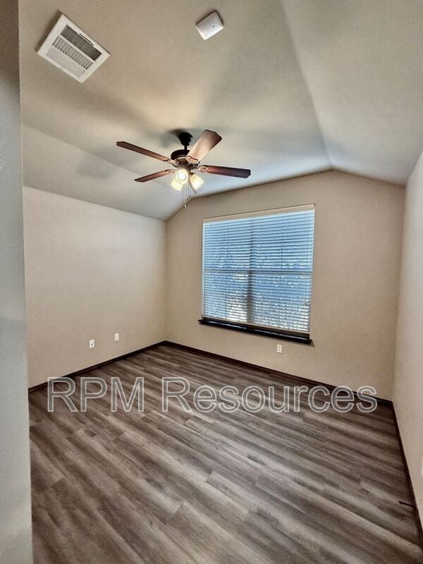 Building Photo - 5601 Sanderling Rd