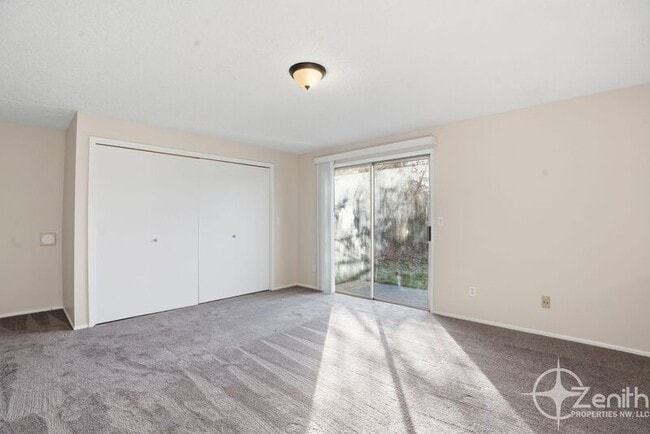 Building Photo - 11907 NE 4th St