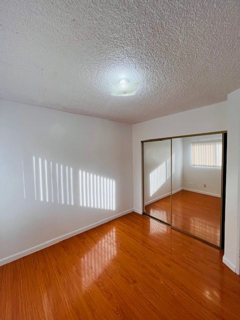 Building Photo - 1260 Beachwood Dr