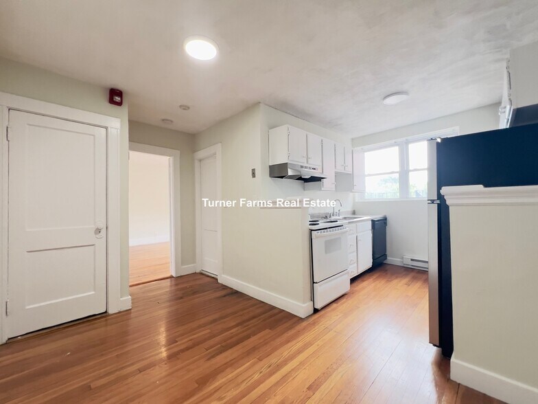 Building Photo - 402A Highland Ave
