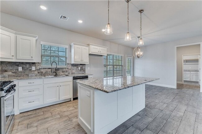 Building Photo - Minutes from I-49! 4BR/2.5BA Home