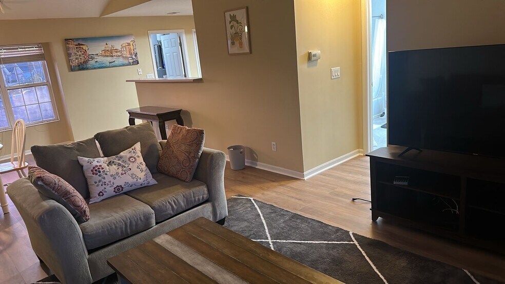 Building Photo - 4642 Court Yard Dr