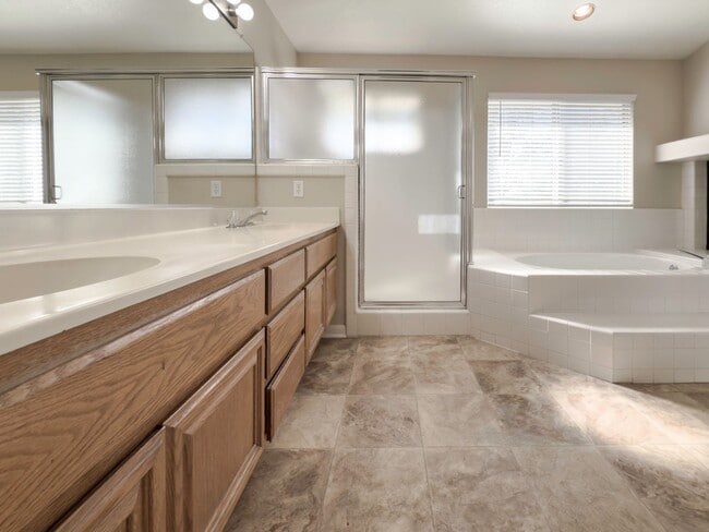 Building Photo - 4 BEDROOM / 3 CAR GARAGE MURRIETA HOME FOR...