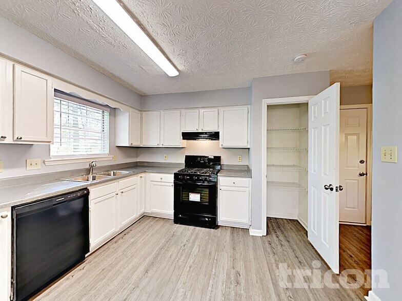 Building Photo - 536 Woodstone Rd