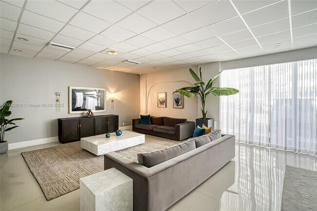 Building Photo - 3140 S Ocean Dr