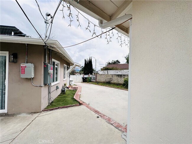 Building Photo - 11598 Cranston Ave