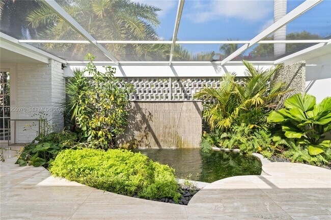 Building Photo - 1250 NE 87th St