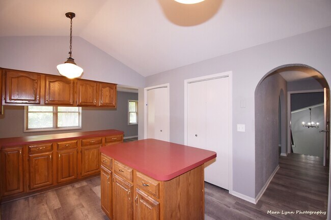 Building Photo - 106 W Kendall Dr