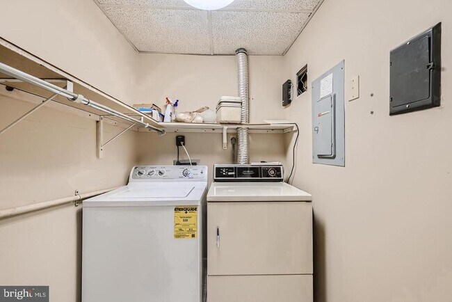 Building Photo - 7203 Rockland Hills Dr