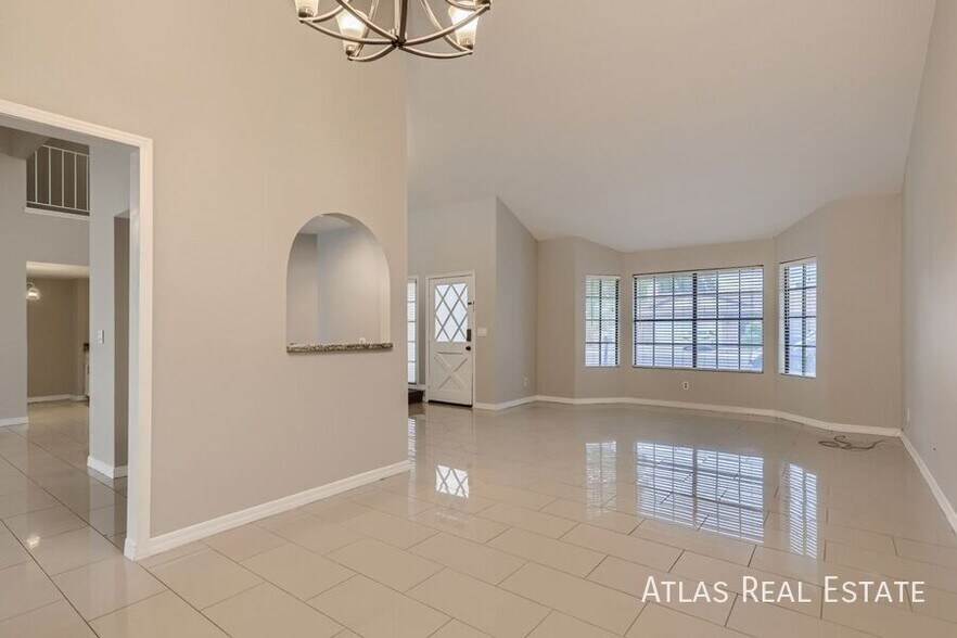 Building Photo - 5337 W Desert Hills Dr