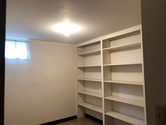 Building Photo - 3 Bed 2 Bath