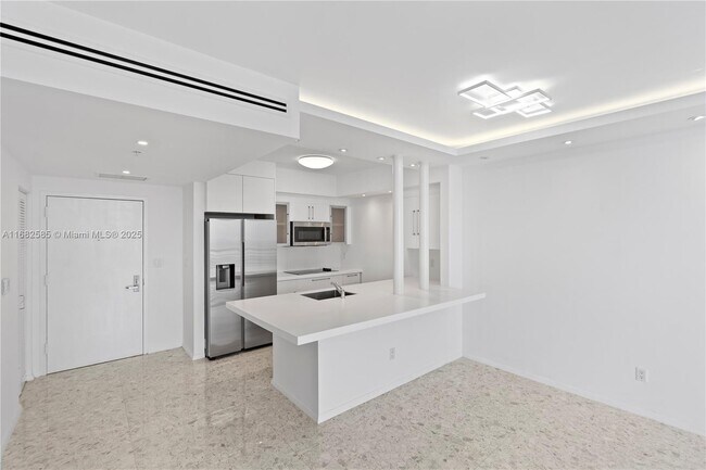 Building Photo - 325 S Biscayne Blvd