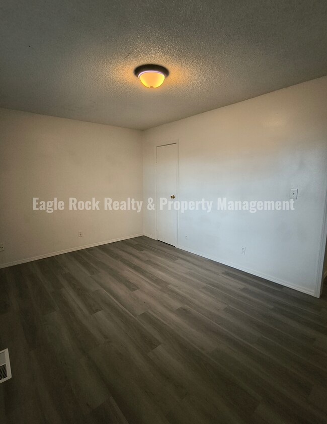Building Photo - 4627 S 72nd East Pl