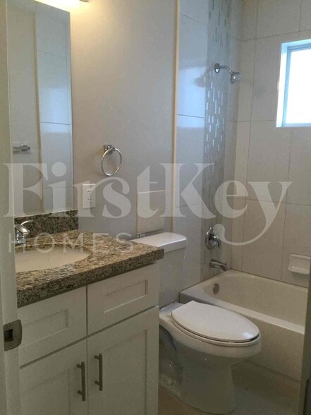 Building Photo - 1785 SW 43rd Ave