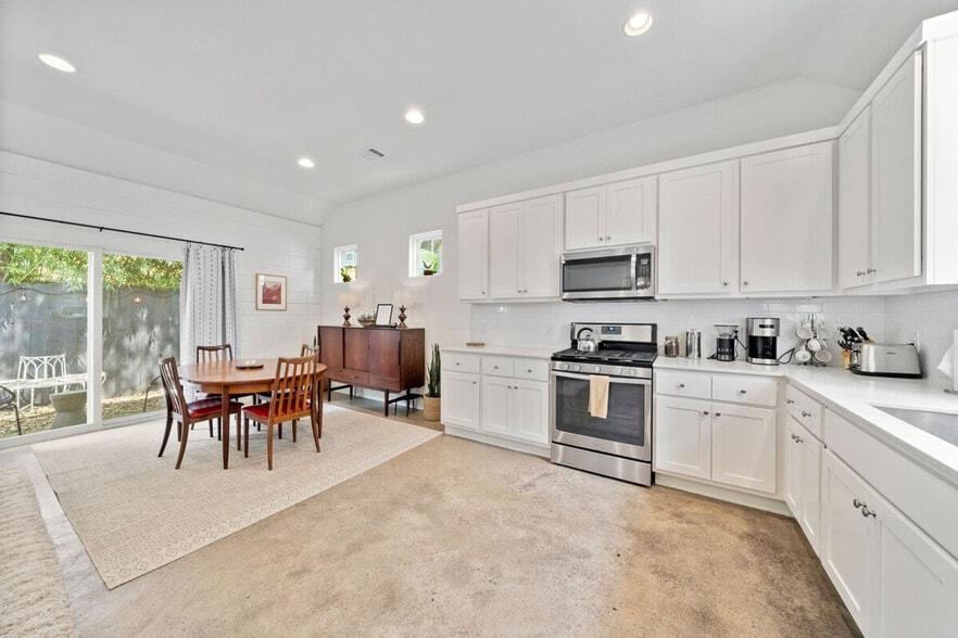 Building Photo - 1307 Fort Branch Blvd