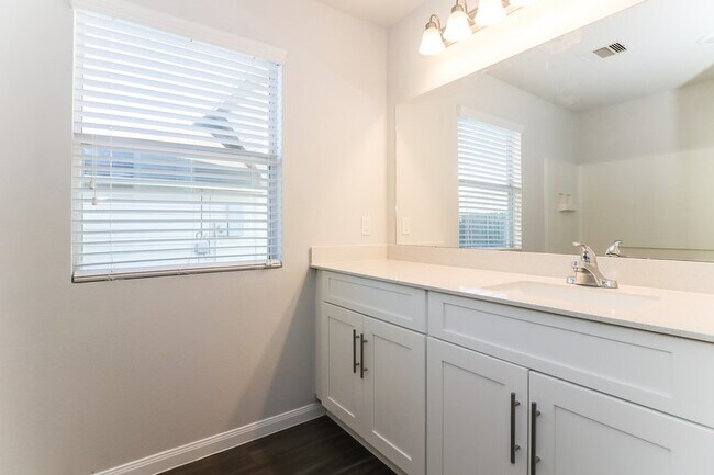 Building Photo - 2519 Montecito Ln