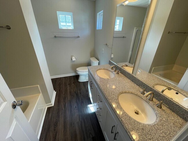 Building Photo - Updated 3BR Home - Woodstock