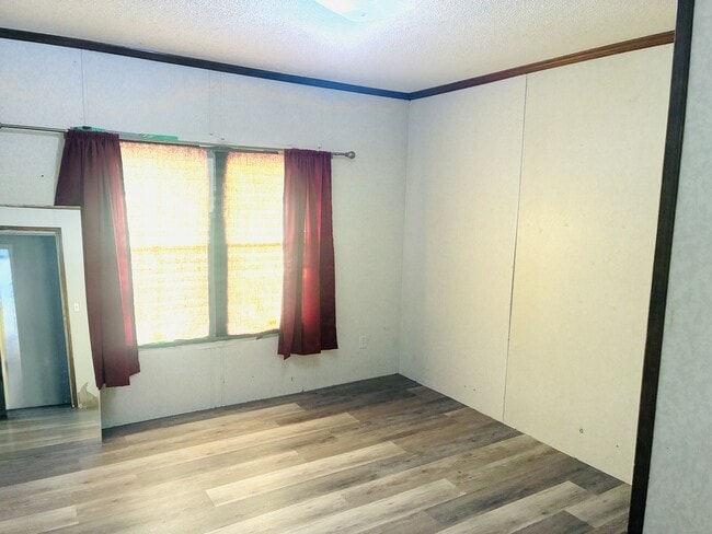 Building Photo - 424 E Air Depot Rd