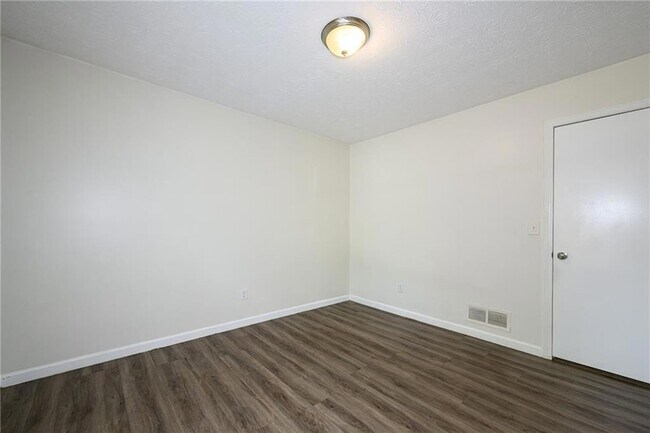Building Photo - 2100 Whitebluff Way