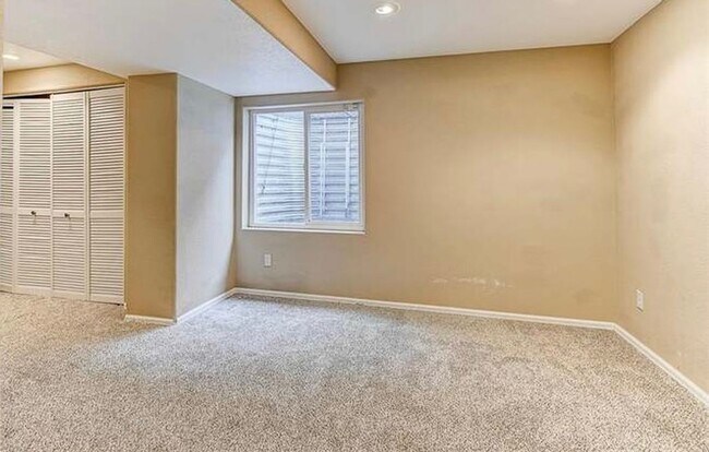 Building Photo - Beautifully Remodeled 3 Bed/3 Bath Home in Stetson Hills