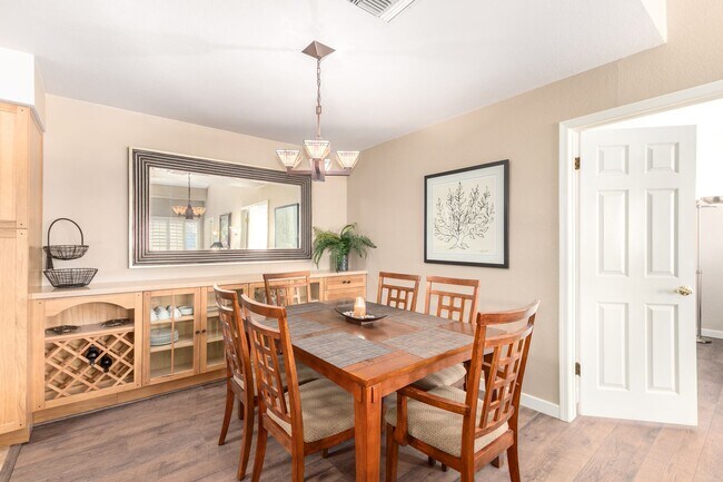 Building Photo - Resort-Style Living in the Heart of Scotts...