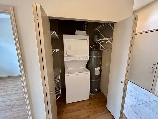 Building Photo - First Hill One Bedroom - Stellar Location! AVAILABLE NOW!
