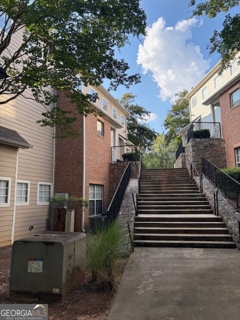 Building Photo - 245 Amal Dr SW